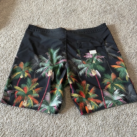 Billabong Board Shorts - Picture 4 of 11
